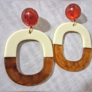 Geometric Stone, Acrylic, Gold Hardware Drop Earrings - Cream & Tortoishell